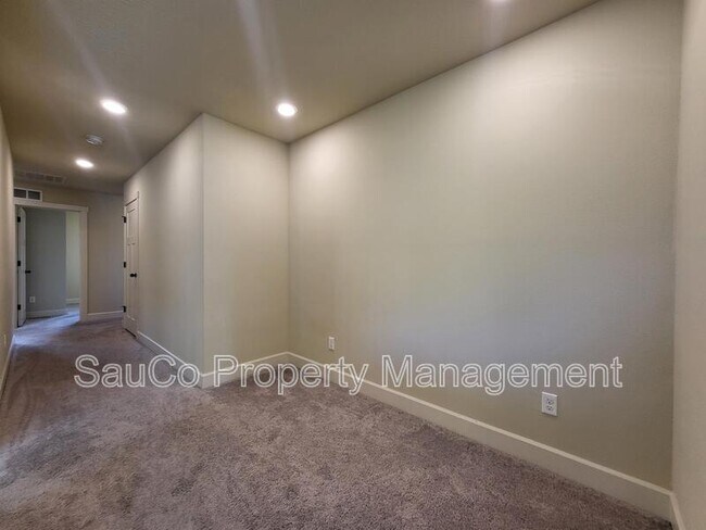 Building Photo - 5301 SE Thornapple St