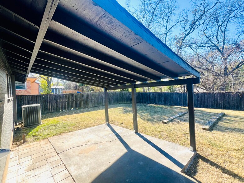 Building Photo - 901 Leeper Dr