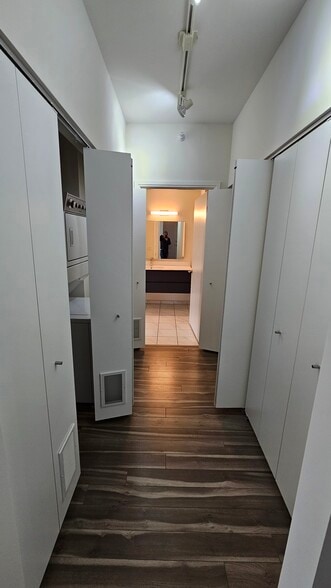 Building Photo - 128 W Chicago Ave