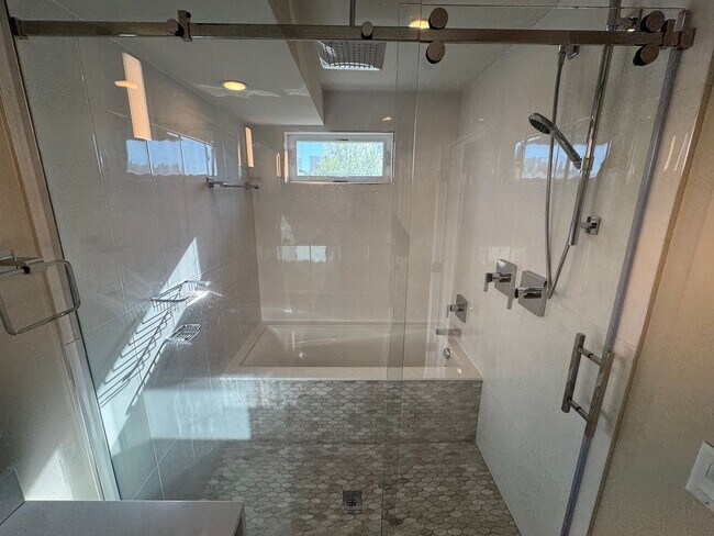 Building Photo - Perfect Sloan Lake Home with all the features and great views