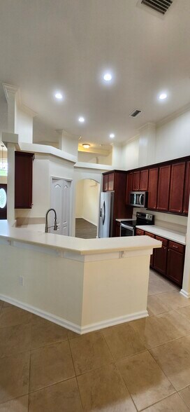 Building Photo - 3774 Bedford Dr
