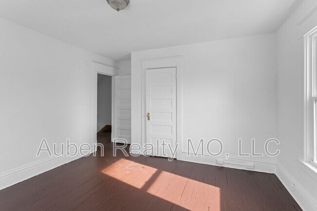 Building Photo - 3825 Walnut St