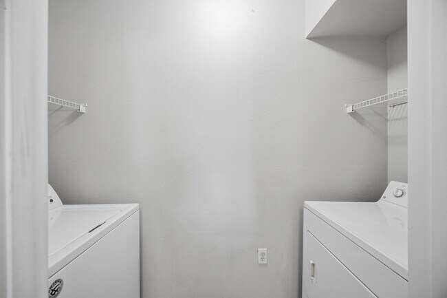 Building Photo - 1195 Villagio Cir