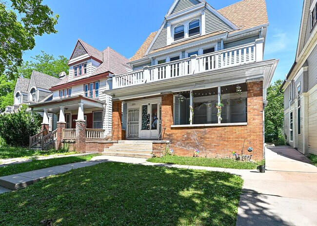 Building Photo - 3240 W Juneau Ave
