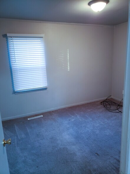 Bedroom #1 - 10631 Saratoga st