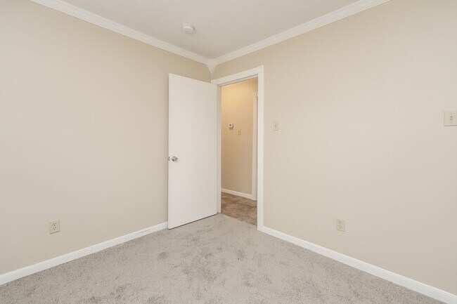 Building Photo - 9046 Smokehollow Dr