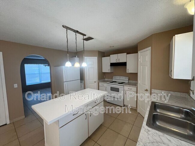 Building Photo - 204 Canterbury Ct