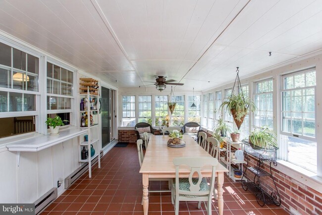 Building Photo - 67 Townview Dr