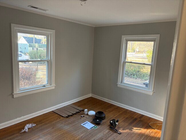 Building Photo - 717 Brighton Rd