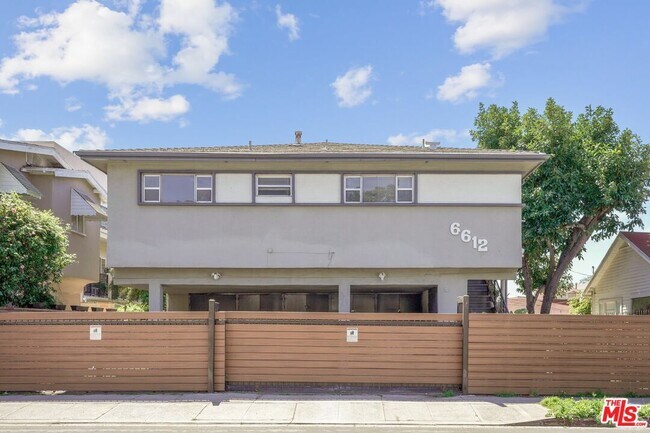 Building Photo - 6612 De Longpre Ave