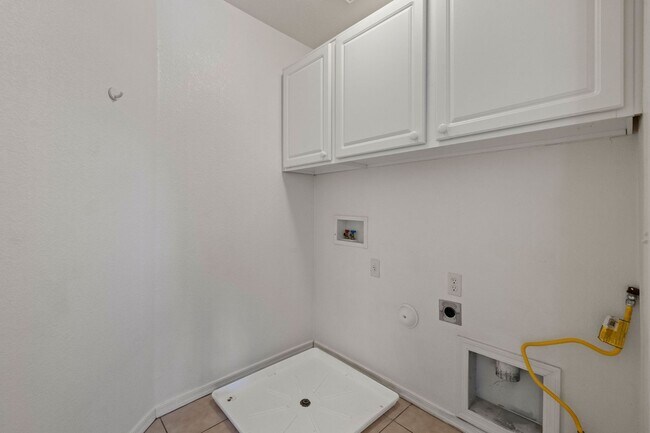 Building Photo - Nice Two-Story Family Home In Rita Ranch w...