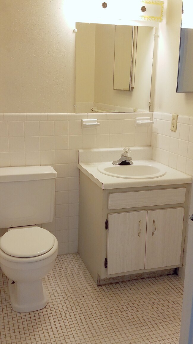 Building Photo - 2107 Bartlett St