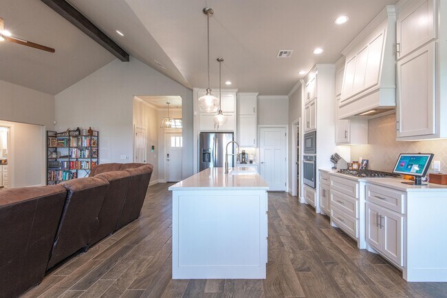 Building Photo - 2244 E Kellan Ct Terrace