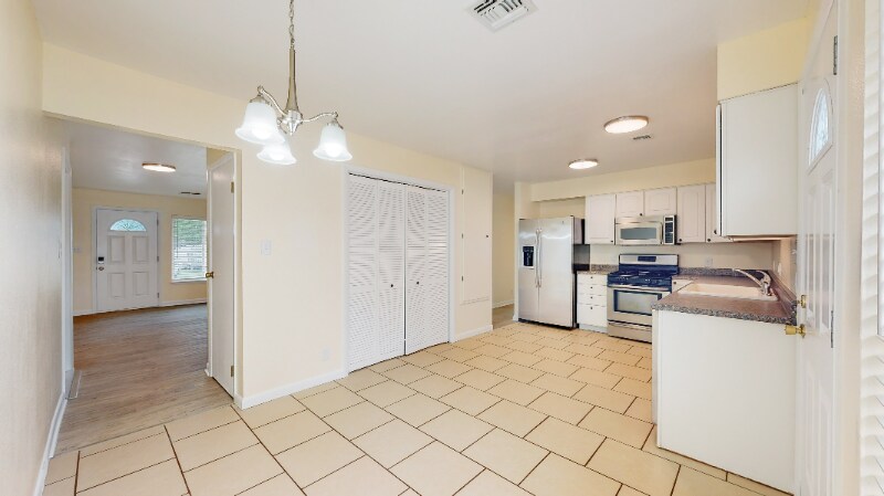 Building Photo - 407 Corona Ave