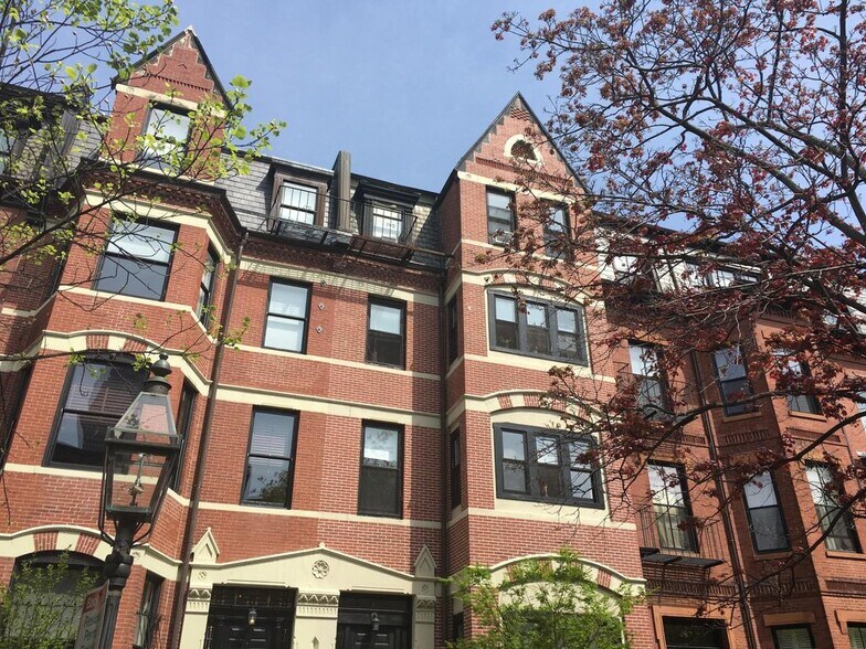 Building Photo - 301 Marlborough St