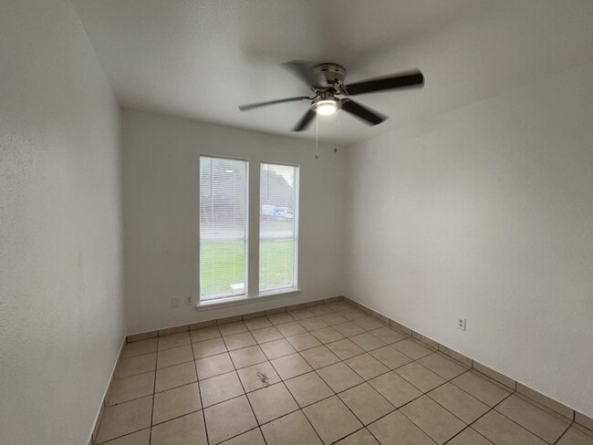 Building Photo - 112 Mesa Dr