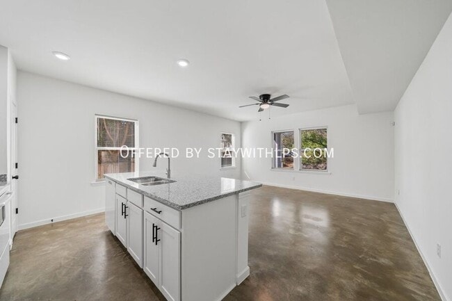 Building Photo - 1571 Court Ave