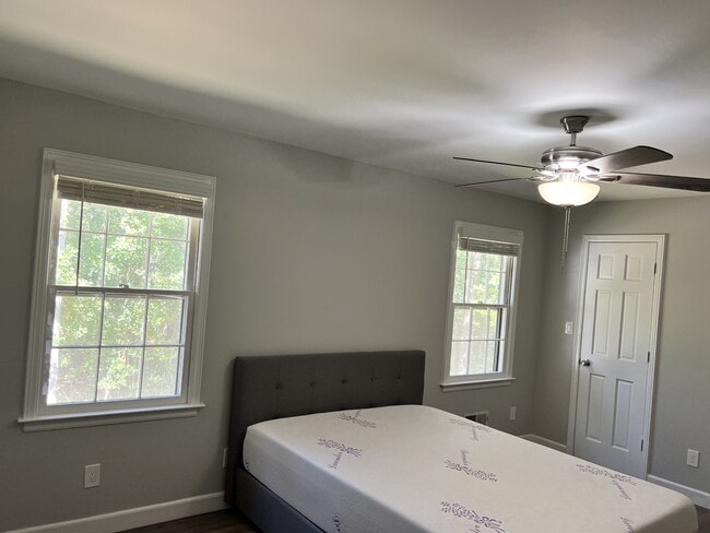 Building Photo - 4867 Dean Ln SW