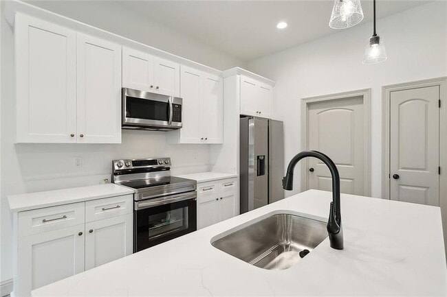 Building Photo - 2120 Robin St