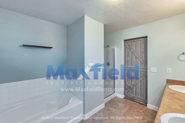 Building Photo - Lehi 4 BD 2.5 BA 2 GA - Fenced Yard