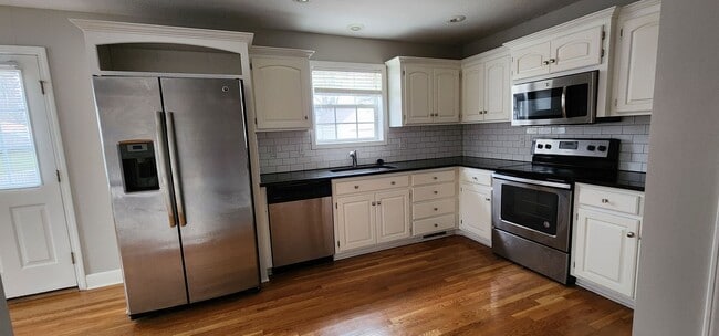 Building Photo - Wonderful 3 bed 2.5 Bath in Waldo! Availab...