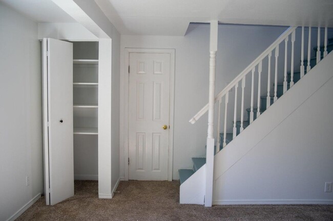 Building Photo - Cozy Three Bedroom Home in West Salem