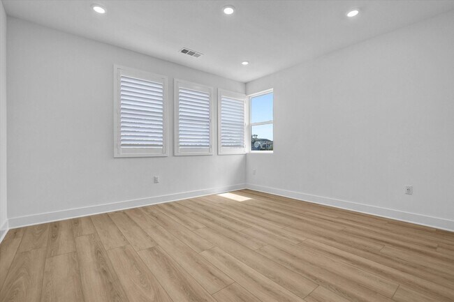 Building Photo - New-built Home in Great Park