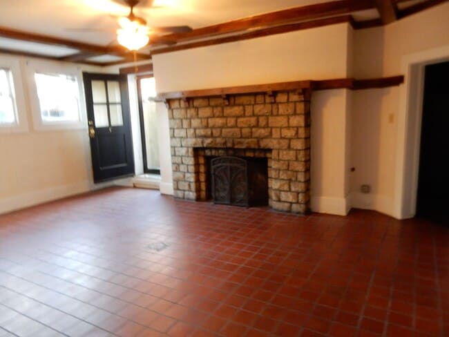 Building Photo - 1 BR Apt in Old SW; Utilities & Wi-Fi included!