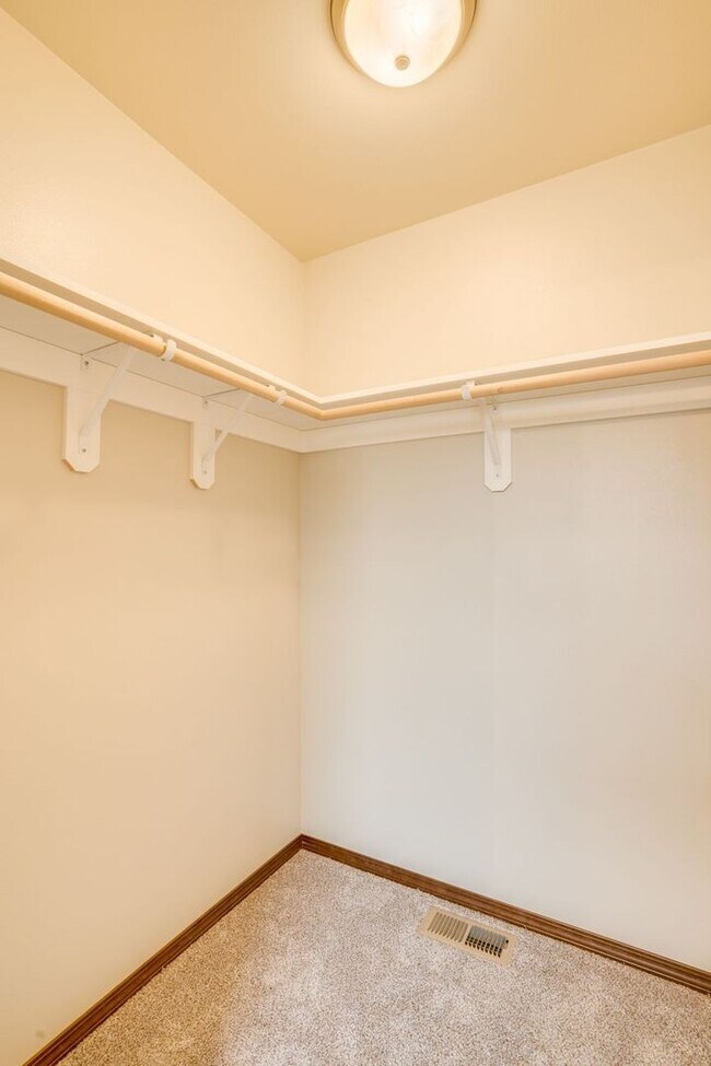 Building Photo - Fantastic 3-Bed, 2.5 Bath with 2-car garage!