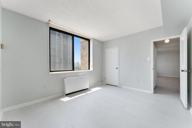 Building Photo - 3701 S George Mason Dr