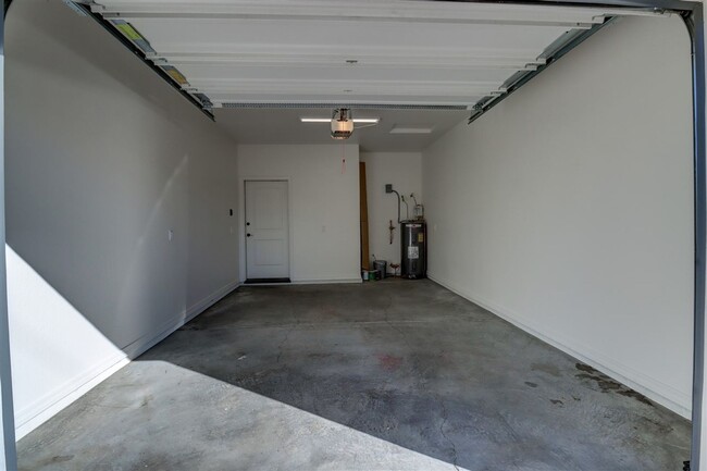 Building Photo - 8346 Florentine Rd