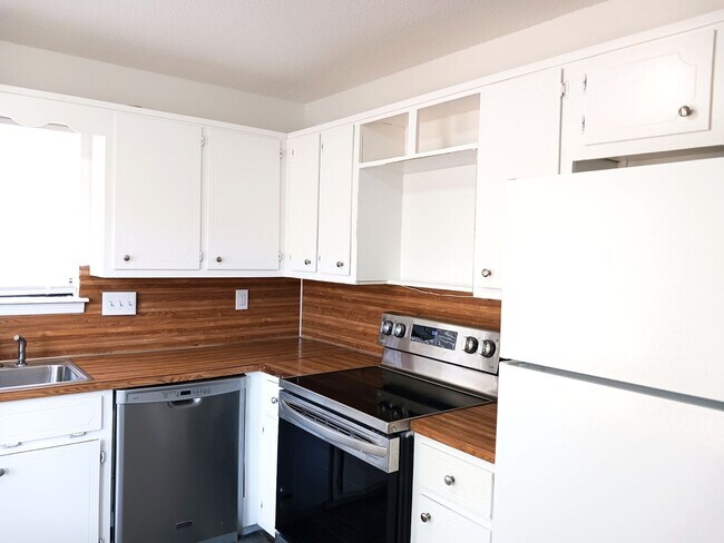 Building Photo - 3 bedroom Townhome in Grayson Valley **Ava...