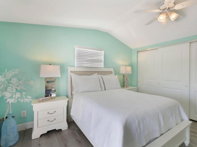 Building Photo - 832 Green St