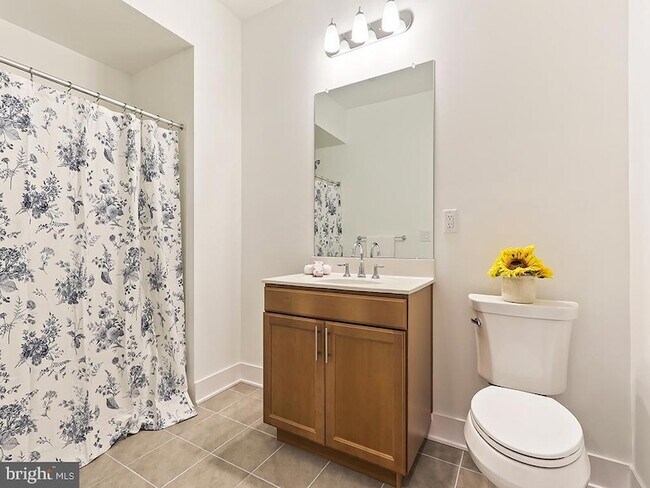 Building Photo - 6105 Vivaldi Rd