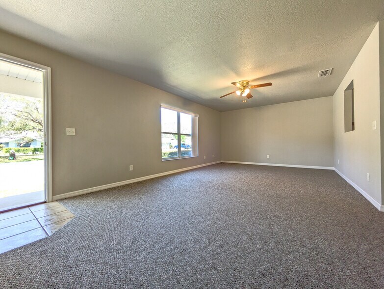 Large Living Room - 1151 N Lion Cub Pt
