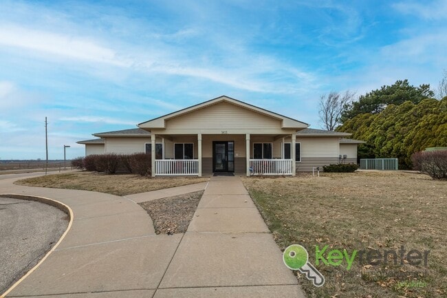 Building Photo - $650 / 1 br / 1.0 ba / 630 sqft Simple Living - Studio Apartments!