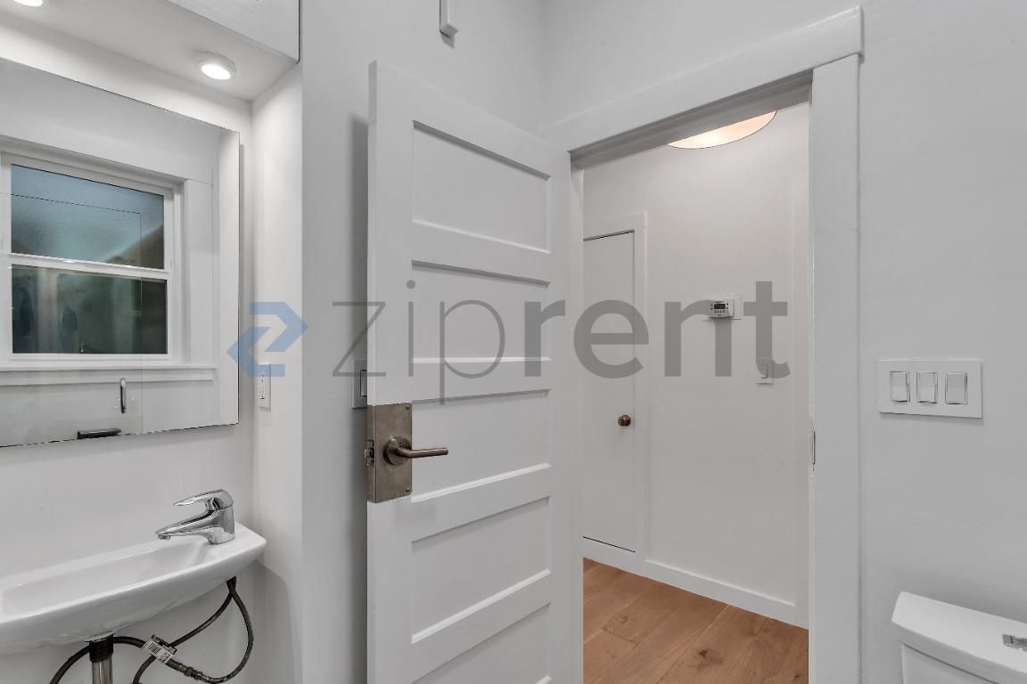 Building Photo - 1242 Francisco St