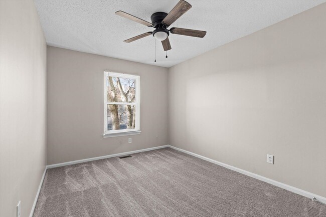 Building Photo - Stylish Living Meets Ultimate Convenience in This 3BR/2.5BA Ocean Lakes Townhome!