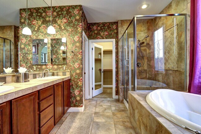 Building Photo - 1318 Surrey Downs Ln