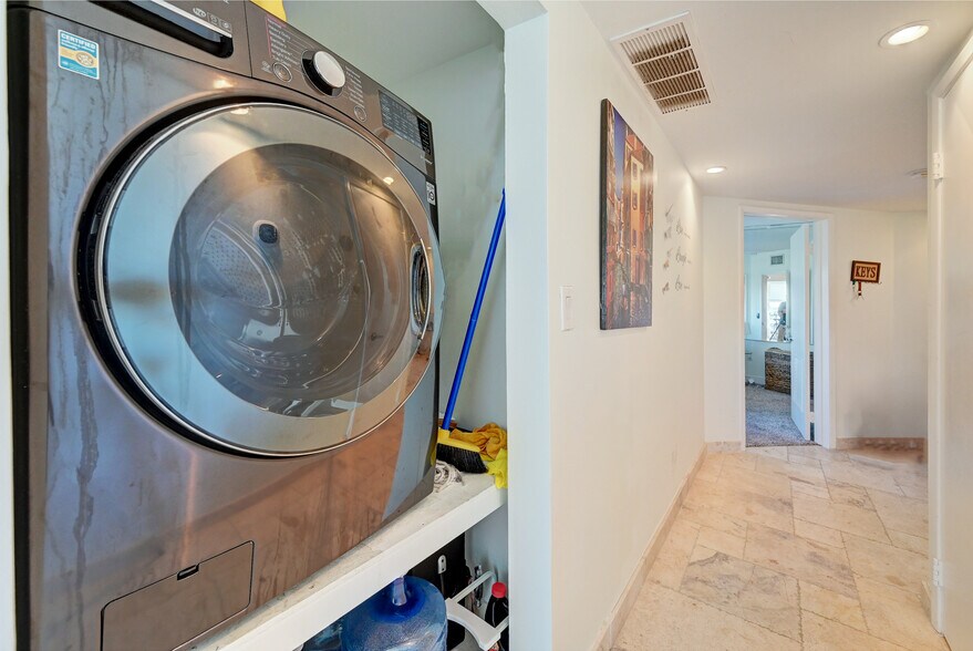 Building Photo - 888 Intracoastal Dr