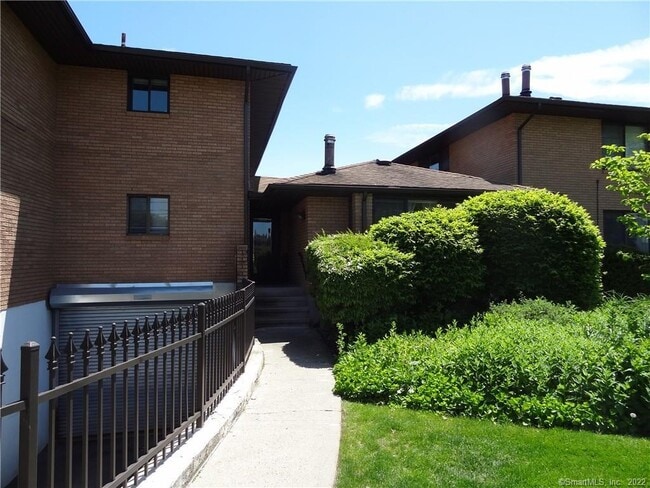 Building Photo - 350 Grovers Ave