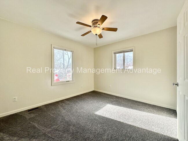 Building Photo - Charming 4-Bedroom Home with Spacious Backyard in Oak Park