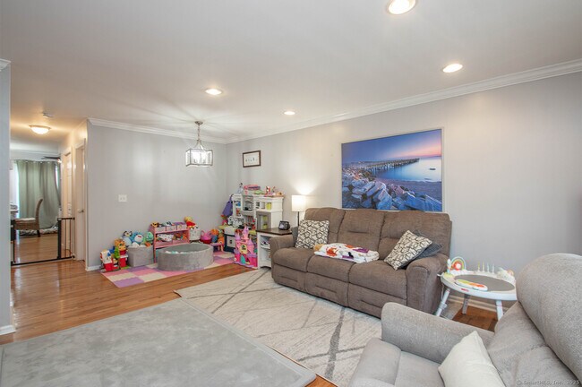 Building Photo - 39 Coram Rd