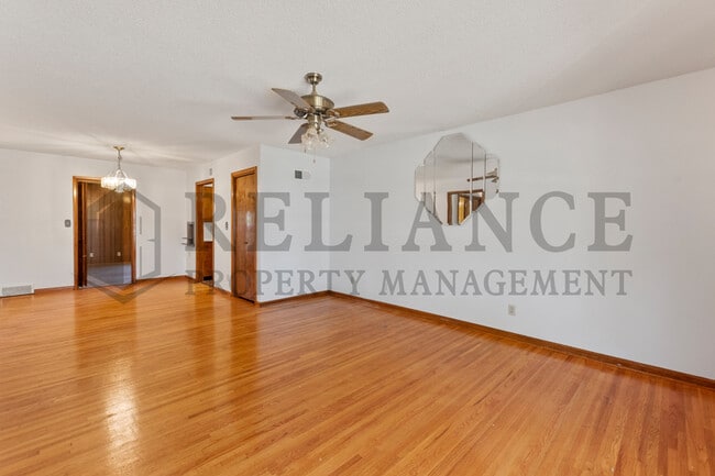 Building Photo - 1707 S Mission Rd