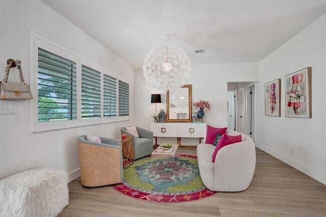 Building Photo - 3206 Robbins Rd