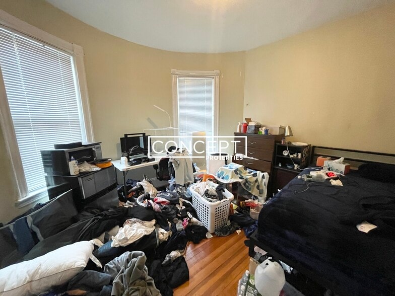 Building Photo - 65 Hillside St