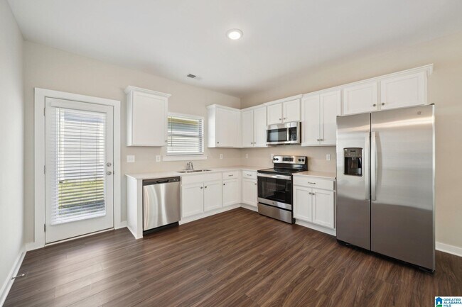 Building Photo - 129 Kings Wy