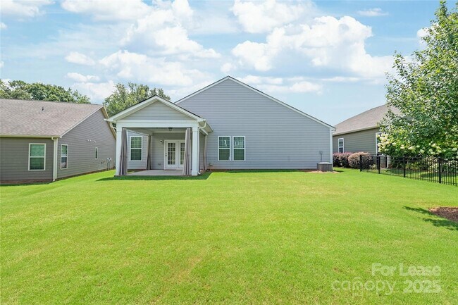 Building Photo - 720 Wood Lily Dr