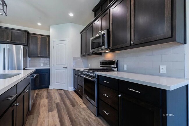 Building Photo - Charming 4-Bedroom Home with Modern Upgrad...