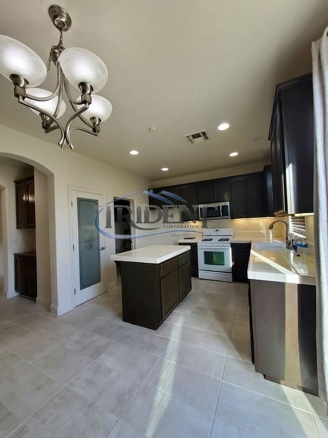 Building Photo - 4 bedroom, 2 ½ bath SOLAR home
